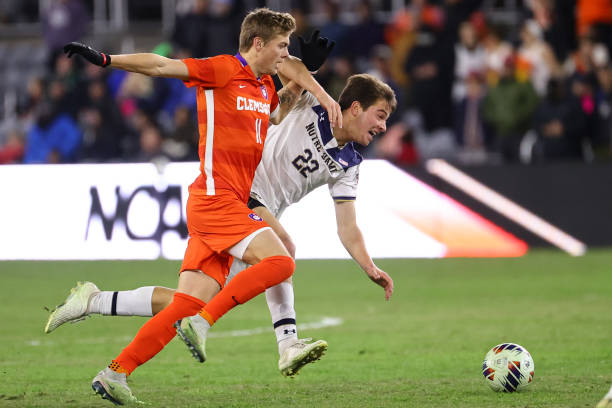 登贝莱的持 登贝莱的持