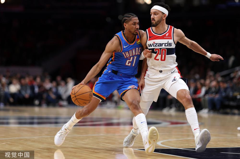 可惜！维尔茨内切找到萨拉赫，萨拉赫停球刚起脚就被破坏