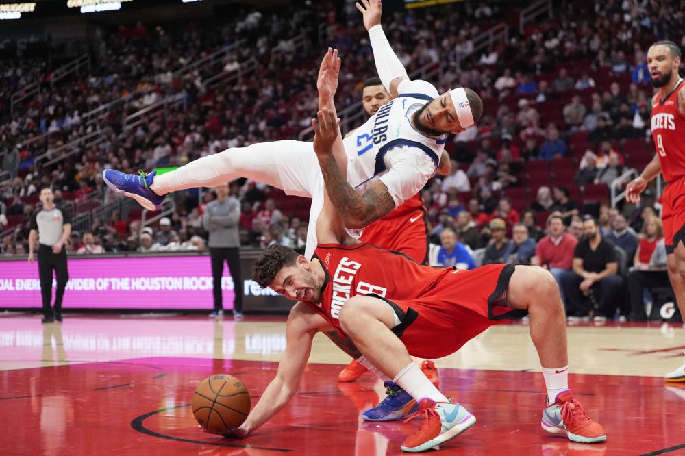 状态神勇！姆巴佩马赛回旋一秀三，随后脚后跟磕传队友，引得伯纳乌阵阵喝彩